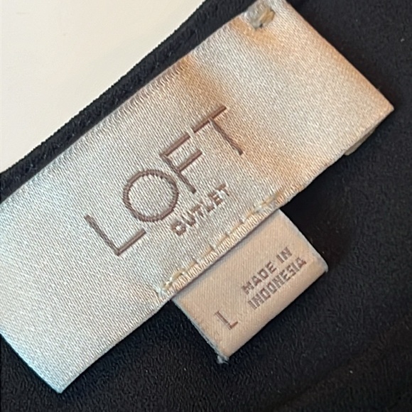 🖤LOFT BLACK SLIGHTLY SHEER V NECK TOP WITH BUTTONS SIZE LARGE - Picture 12 of 13